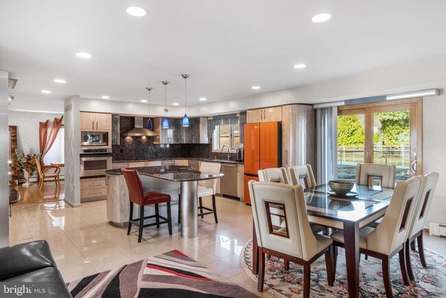 Building Photo - 509 Long Ln