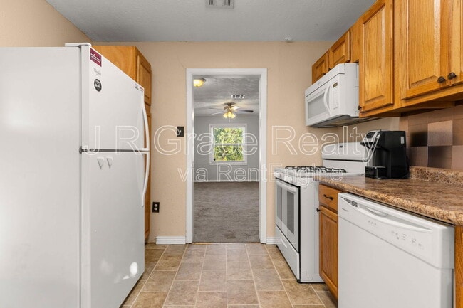 Building Photo - 105 David Davis Dr