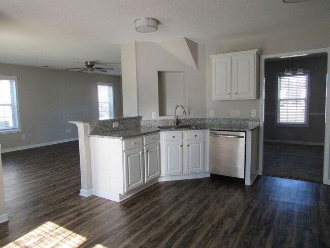 Building Photo - 3 BR 2 BA Jacksonville Commons