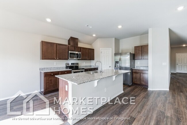 Building Photo - 884 S Brambling Ln