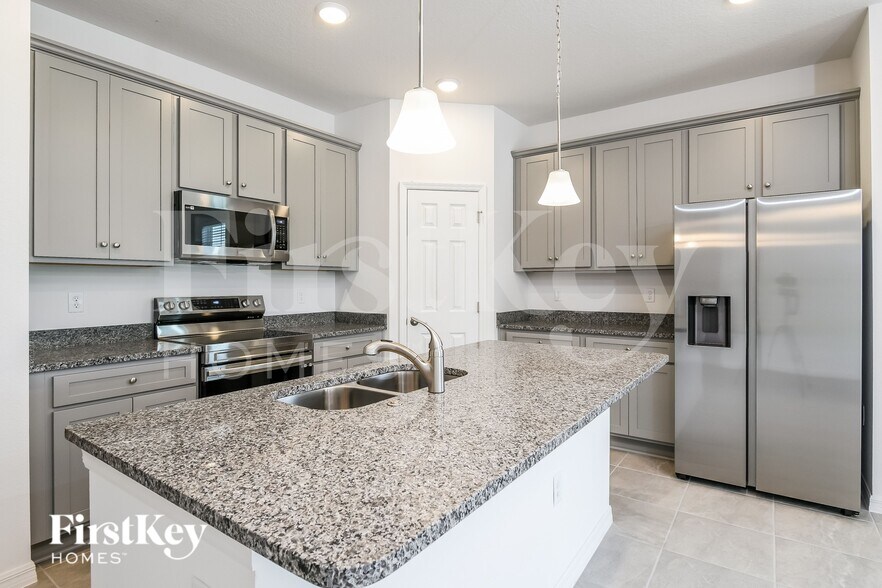 Building Photo - 1618 Isleta Lp