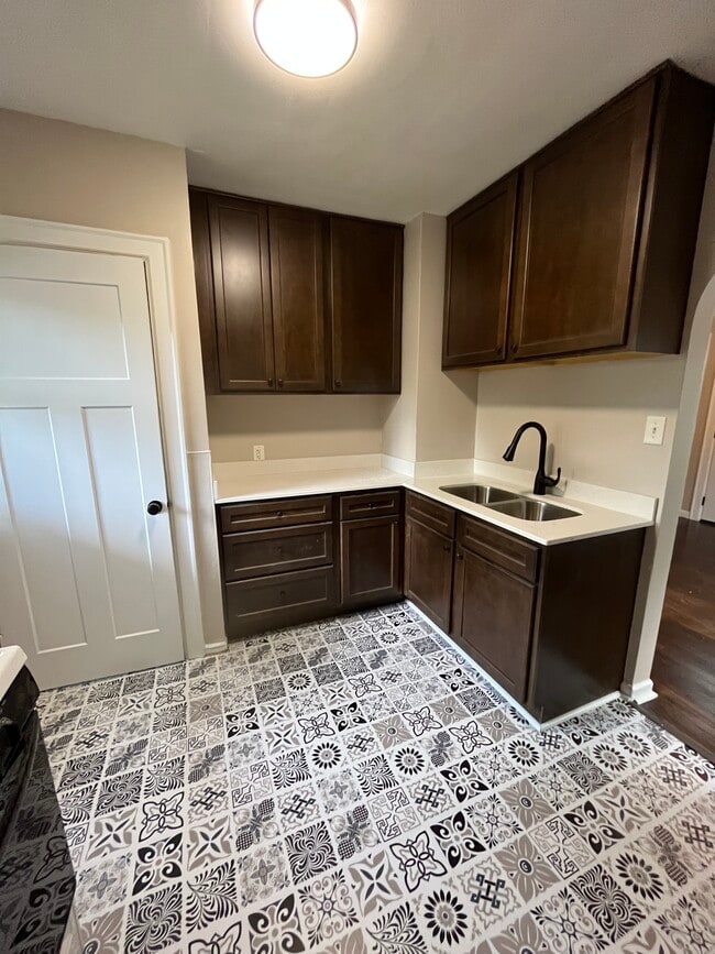 Building Photo - 327 Polk St