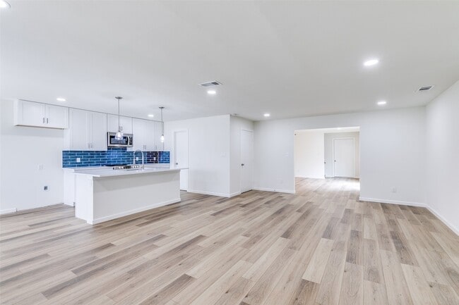 Building Photo - 2917 Dale Dr