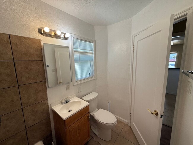 Building Photo - Richmond 2-Bedroom Single Family Home w/ 1...