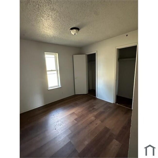 Building Photo - 1509 Hardwood Grove St