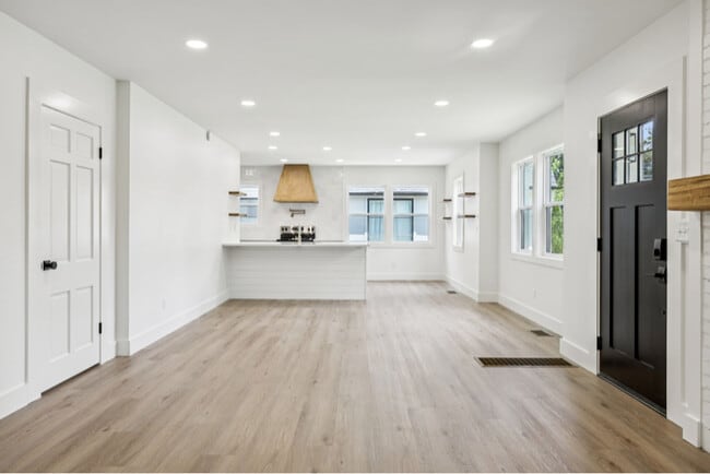 Building Photo - 1332 Columbia Ave