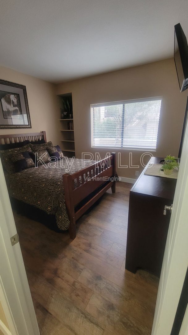 Building Photo - 9708 E Vía Linda