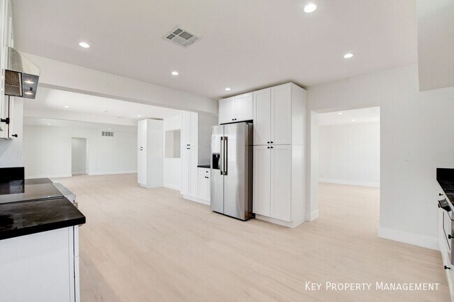 Building Photo - 3962 Euclid St