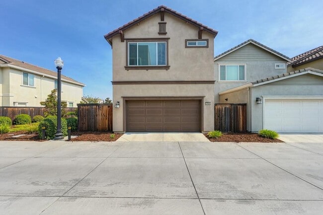 Building Photo - Now Leasing – 3 Bed + Loft, 2.5 Bath (2019...