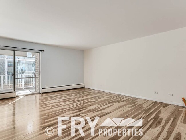 Building Photo - Great Condo off Cheeseman Park