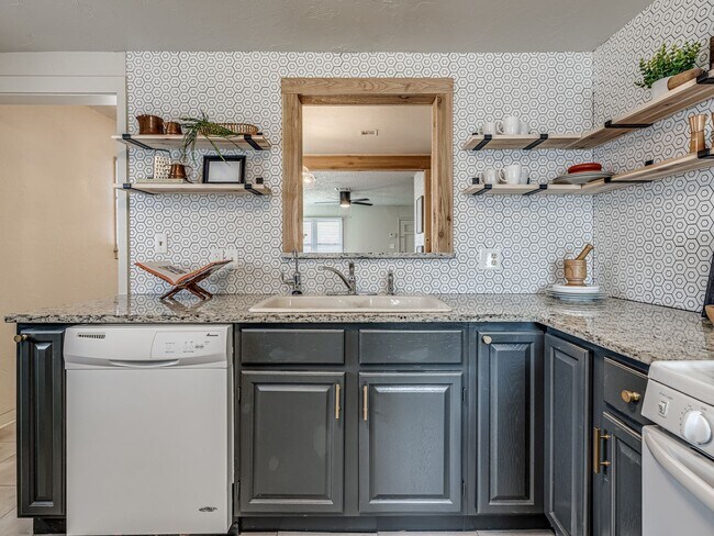 Building Photo - Adorable Updated Midwest City Boho Home
