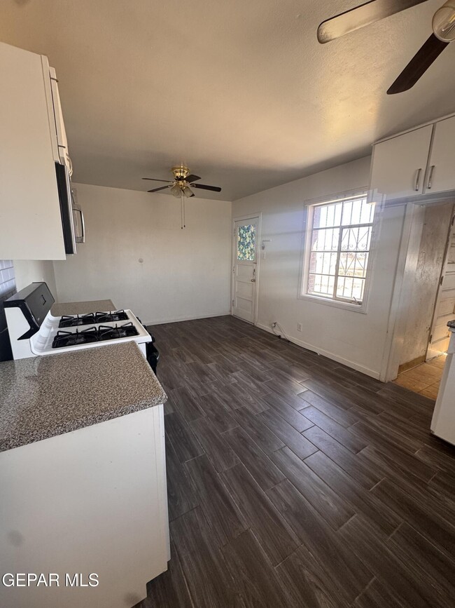 Building Photo - 1100 E River Ave