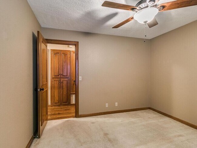 Building Photo - *Rare Find* Stunning Brookhaven 4 Bed 2.5 ...