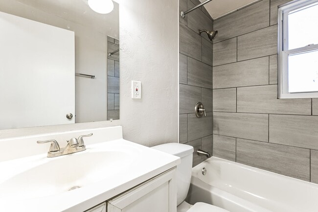 Building Photo - 1727 Wesley St