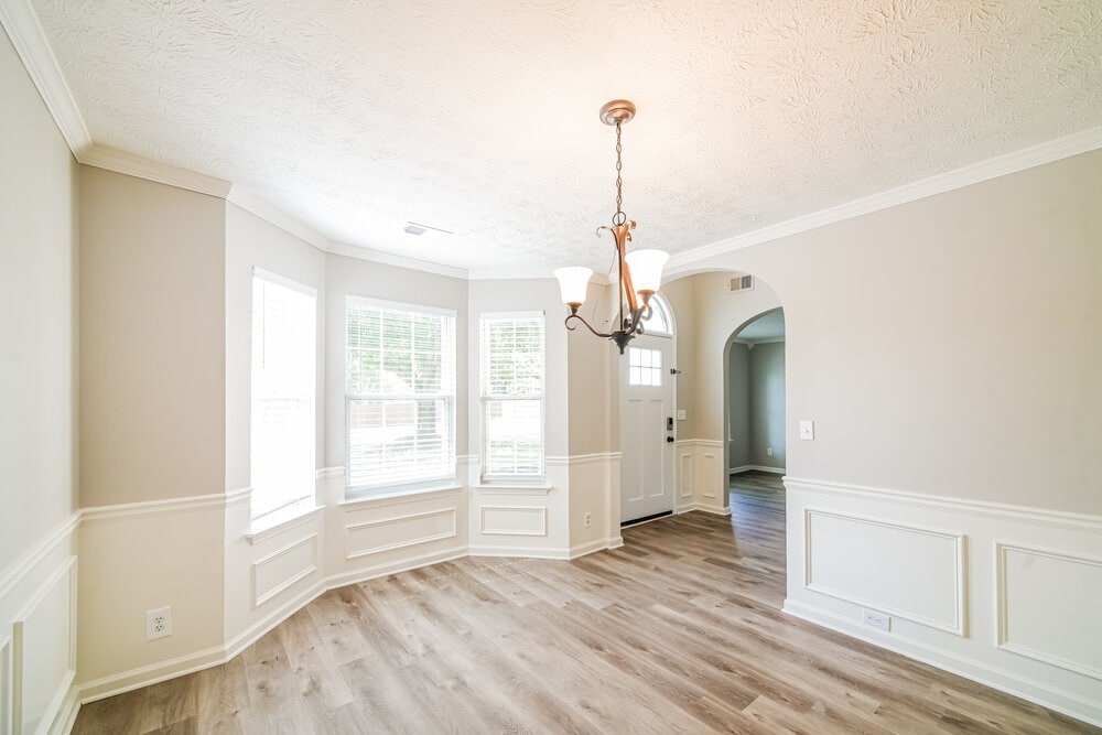 Building Photo - 27 Polo Fields NE