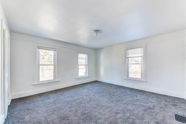 Building Photo - AVAILABLE MAY 2024 - Recently Renovated 2 ...