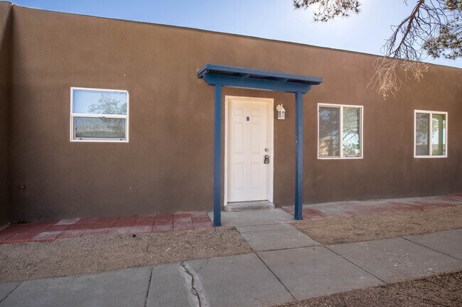 Building Photo - 2630 Fairway Dr