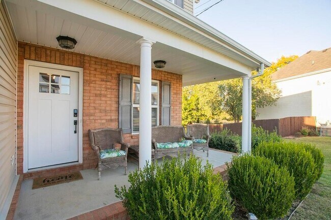 Building Photo - 1254 Lasalle Dr