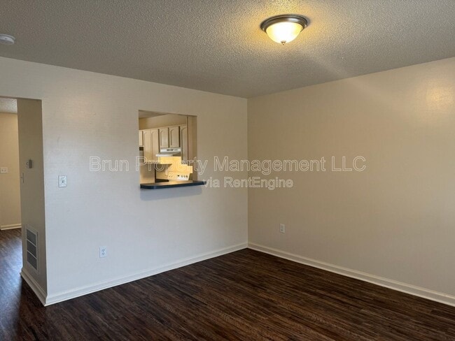 Building Photo - 5606 Boxwood Garden Way