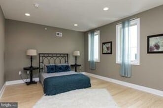 Building Photo - Manayunk Townhome with 2 Car Parking