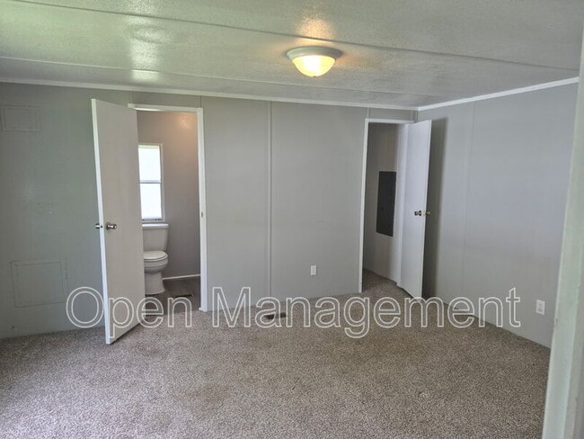 Building Photo - 4511 Dirt Rd