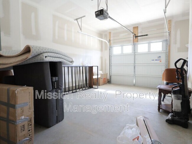 Building Photo - 10860 Farmstead Ml Ln