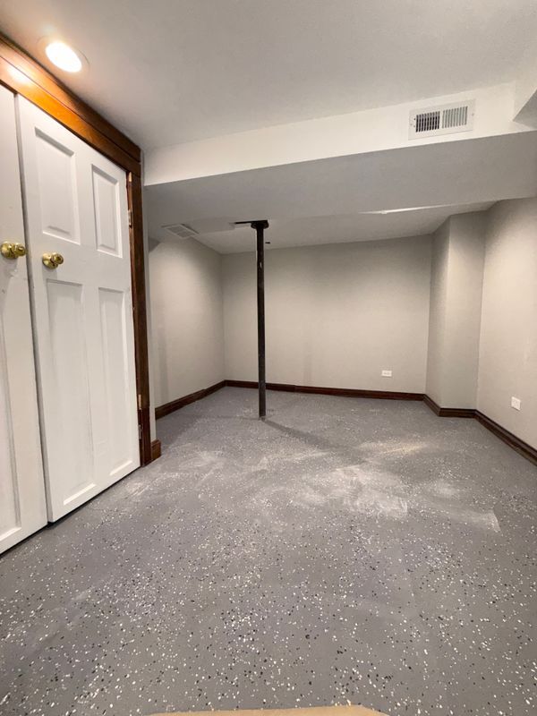 Building Photo - 936 W Roscoe St