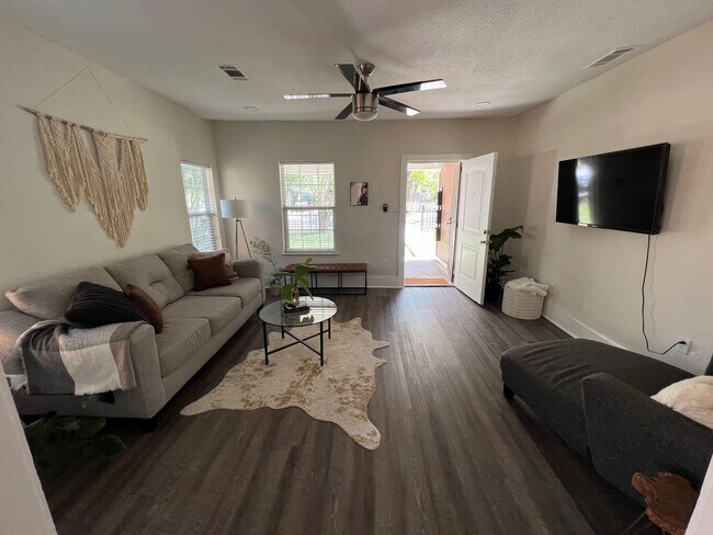 Building Photo - 615 Parkview Ave