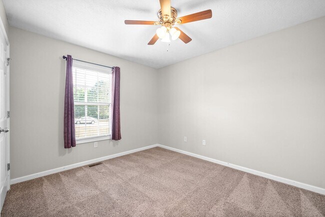 Building Photo - Pet Friendly Three Bedroom with Bonus!