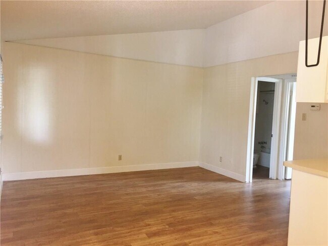 Building Photo - 710 W 34th St