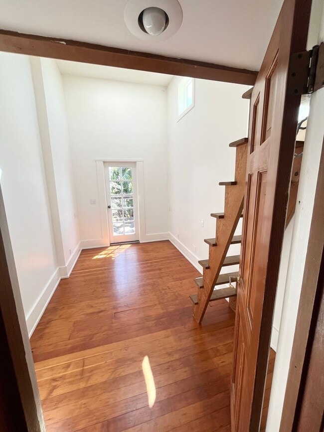 Building Photo - Bernal Heights Garden Cottage - Pet Friendly!