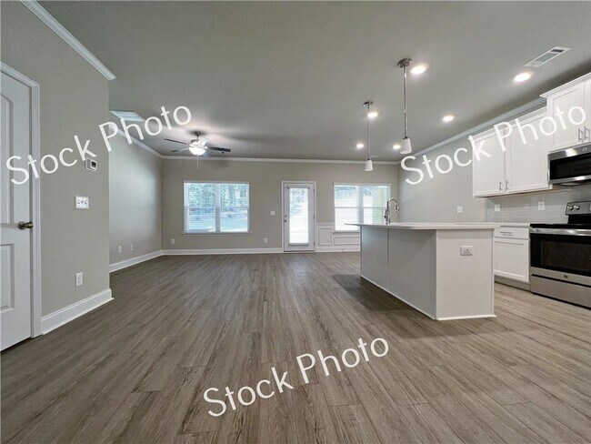 Building Photo - 5686 Rockfern Dr