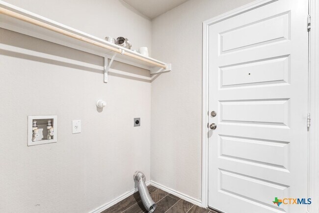 Building Photo - 2432 Ayers Dr