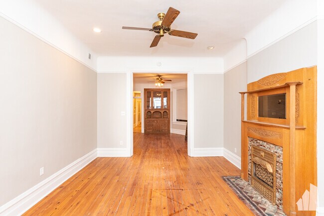 Building Photo - 1420 W Irving Park Rd