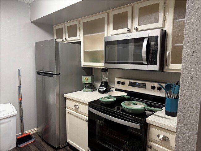Building Photo - 2120 El Paseo St