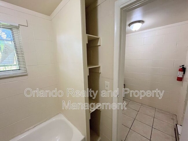 Building Photo - 1235 1/2 W Cypress St.