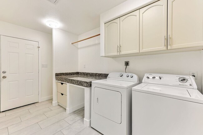 Building Photo - Massive Remodeled Tri-Level Near ASU with Diving Pool