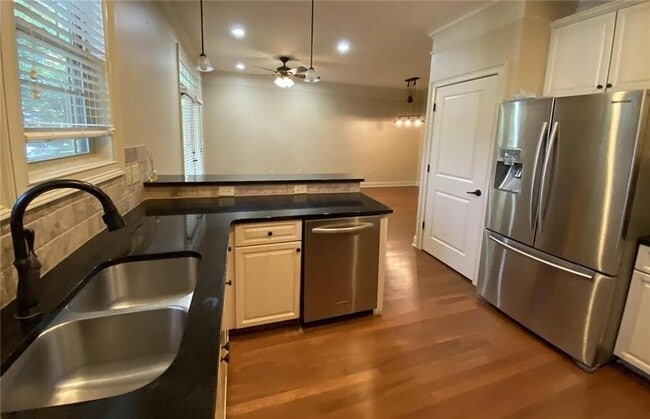 Building Photo - 815 Millwork Cir