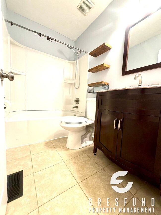 Building Photo - Charming 3 Bedroom 2 Bath Open Concept (Pet Friendly)