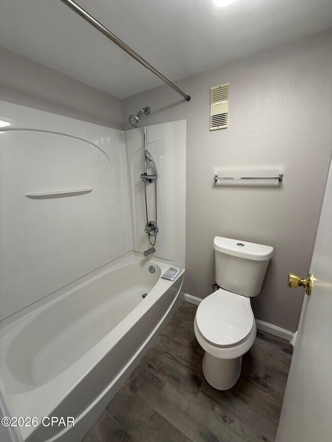 Building Photo - 4301 Bay Point Rd