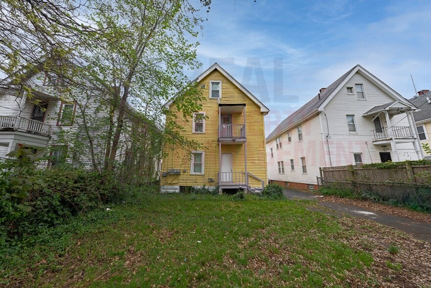 Building Photo - 11702-11704 Saywell Ave,