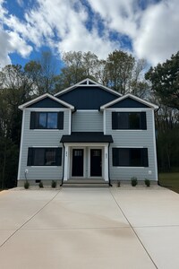 Building Photo - 3BR Townhome in Hickory - 2 Beds, 3 baths