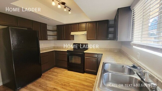Building Photo - 1147 W Drummer Ave
