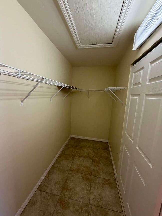 Building Photo - Your Dream Home Awaits in Port Charlotte!