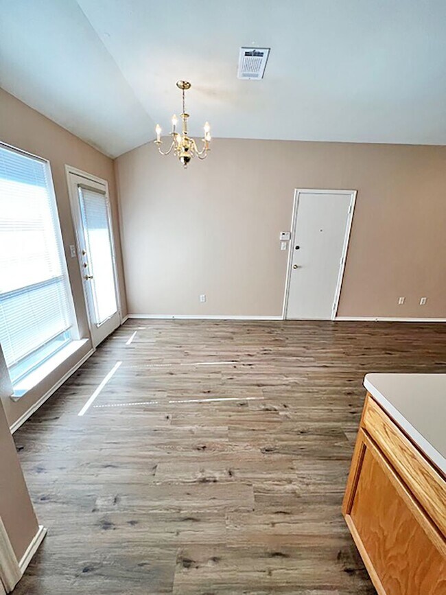 Building Photo - Great 3 Bdrm 2 Bath Home in North Denton Tx