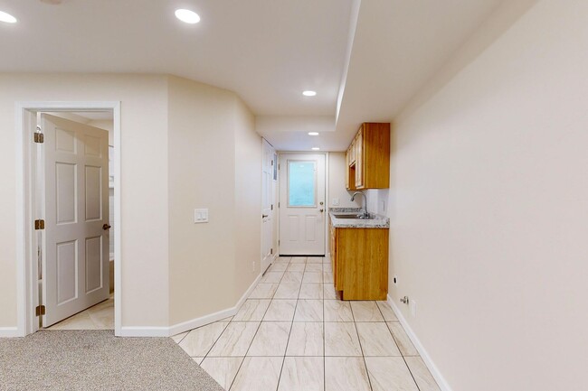 Building Photo - **APPROVED APPLICANTS**  Eastside Ground L...