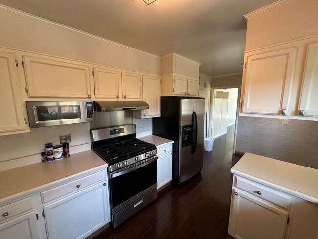 Building Photo - Beautiful Rollingwood Home