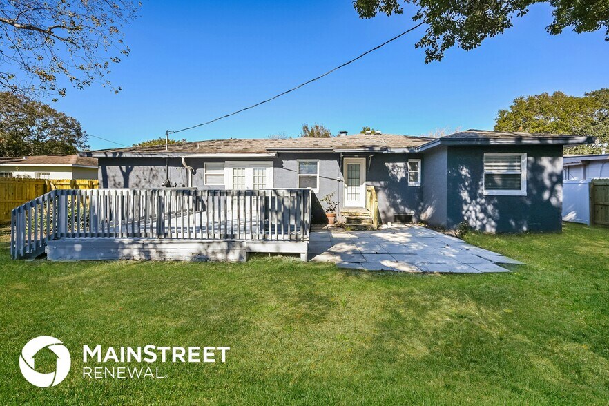 Building Photo - 3750 28th Ave N