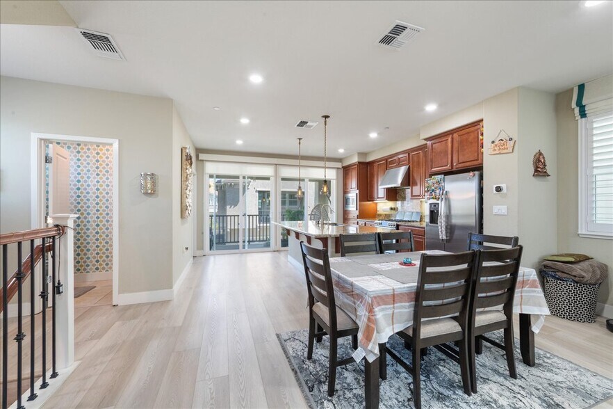 Living room - 2821 Stringham Way
