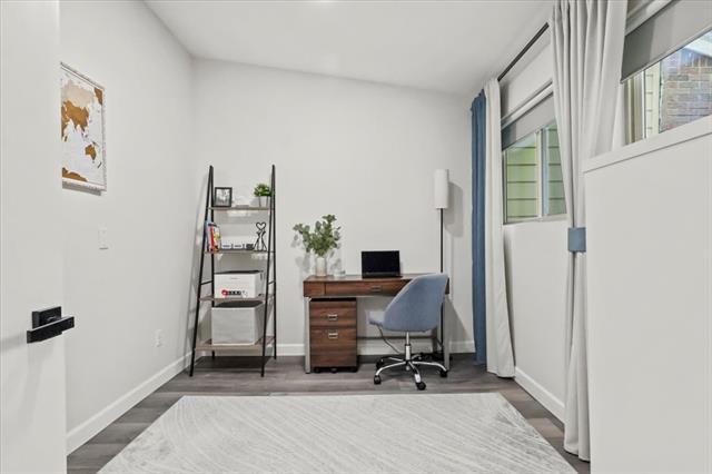 Building Photo - 1916 Shorewood Dr